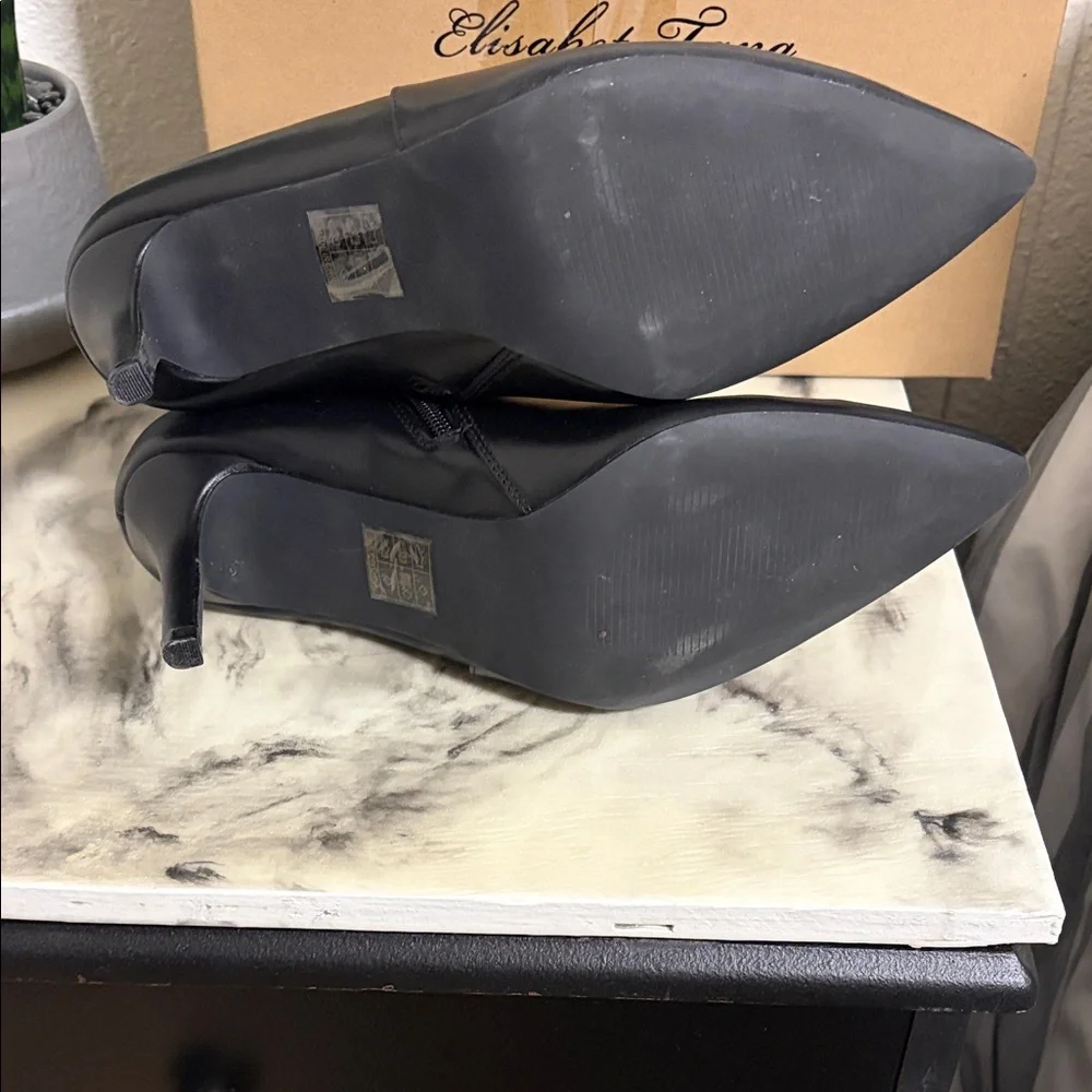 Women's Black Pointed-Toe Zip Ankle Booties - Picture 6 of 10